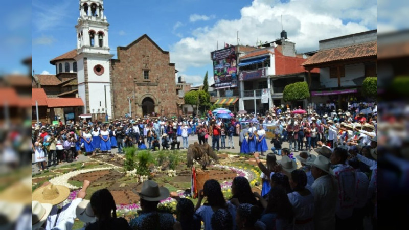 Cherán, municipio autónomo de Michoacán, prohíbe las peleas de gallos por la seguridad de sus habitantes 