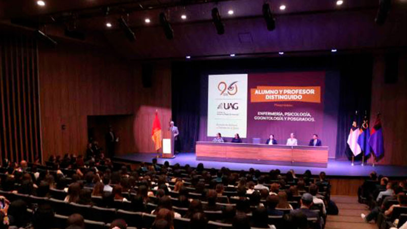 Distinguen a mejores alumnos y maestros de Ciencias de la Salud de la Universidad Autónoma de Guadalajara 