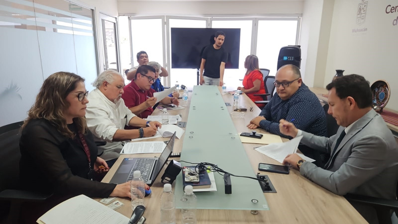 Trabajadores administrativos de la UMSNH recibirán pago retroactivo de incremento salarial 2025, aceptan propuesta 