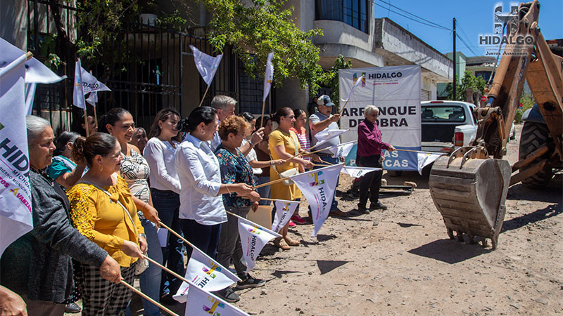 Arrancan trabajos de pavimentación hidráulica en calle Orquídea de la Colonia Morelos Intenciones de la Nación en Ciudad Hidalgo, Michoacán  