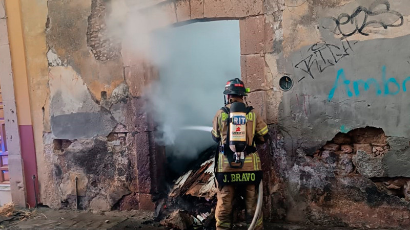 Se incendia predio abandonado en Morelia, Michoacán 