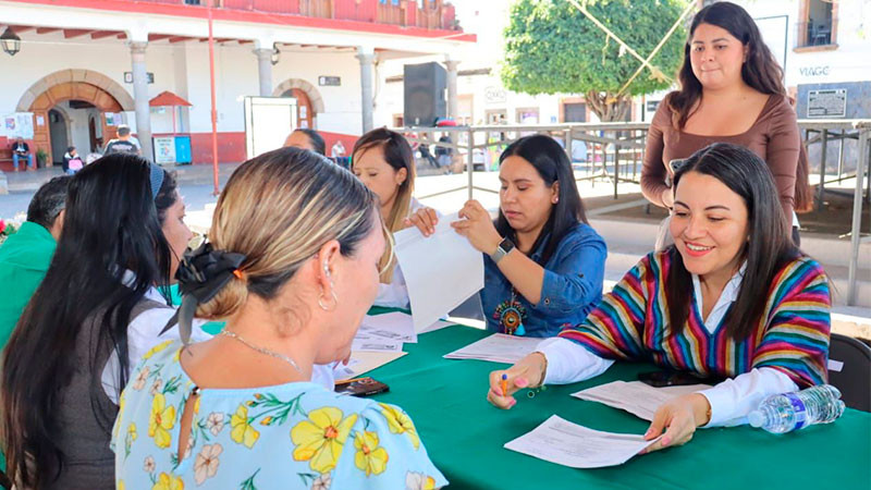 Entrega Sedebi apoyos a mujeres, niñas y niños con cáncer de la región Huetamo 