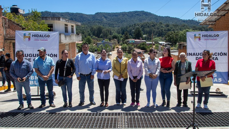 En gira de trabajo, Jeovana Alcántar, inauguró la pavimentación hidráulica de la Calle República del Salvador Oriente de San Antonio Villalongín 