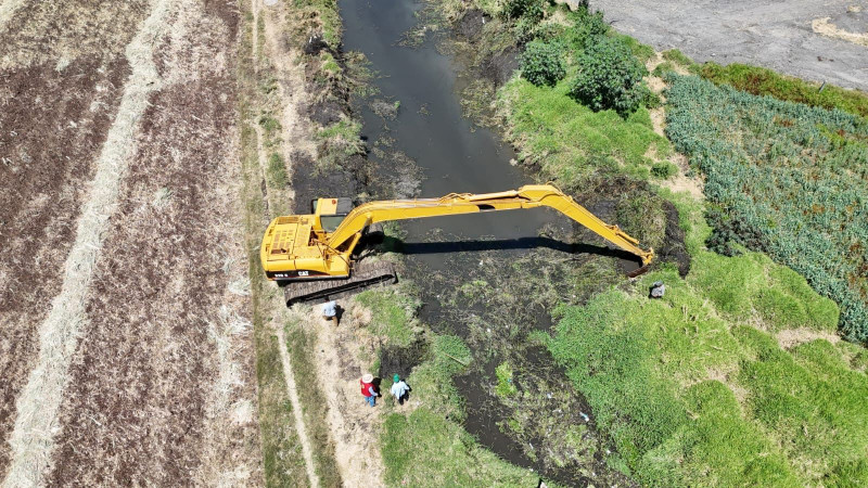 Inicia Ooapas dragado y desazolve en el dren de Los Itzícuaros  