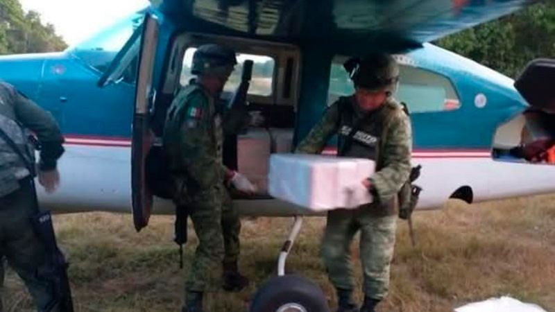 Interceptan avioneta con 400 kilos de droga en Chahuites, Oaxaca 