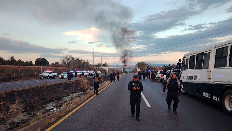 Detiene SSP de Michoacán a 12 presuntos normalistas por el bloqueo de vías de comunicación 