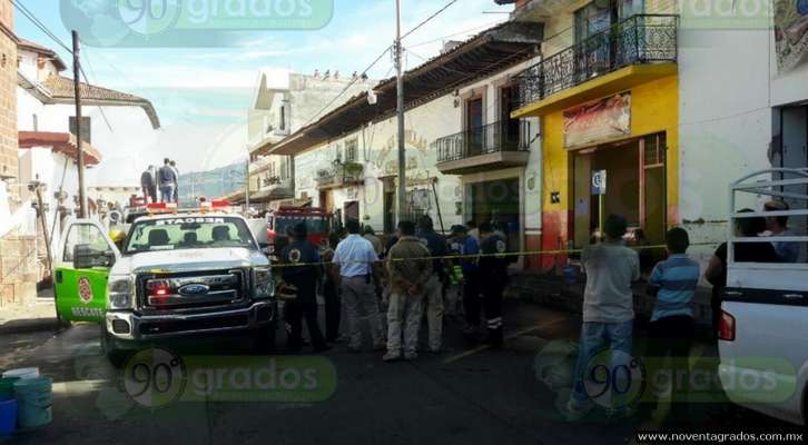 Incendio arrasa con cuatro negocios en Purépero, Michoacán - Foto 1 