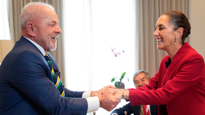 Sheinbaum se reunió con los presidentes de Uruguay, Brasil, Guatemala y Colombia, en la Celac 