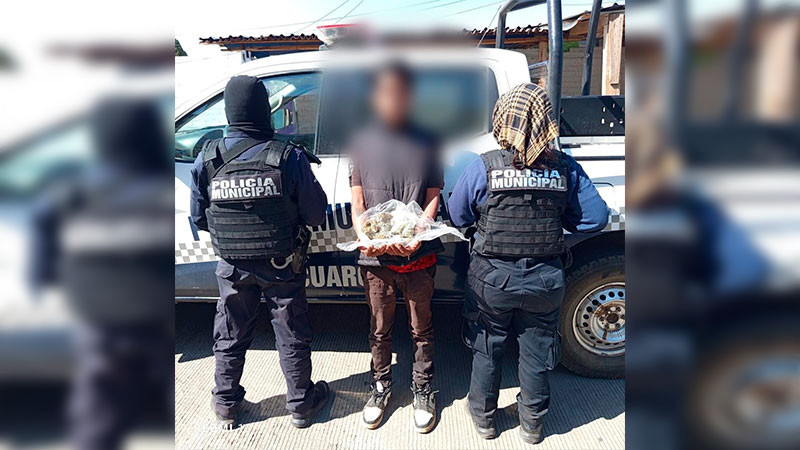 En Pátzcuaro, Michoacán detienen a un sujeto en posesión de estupefacientes  