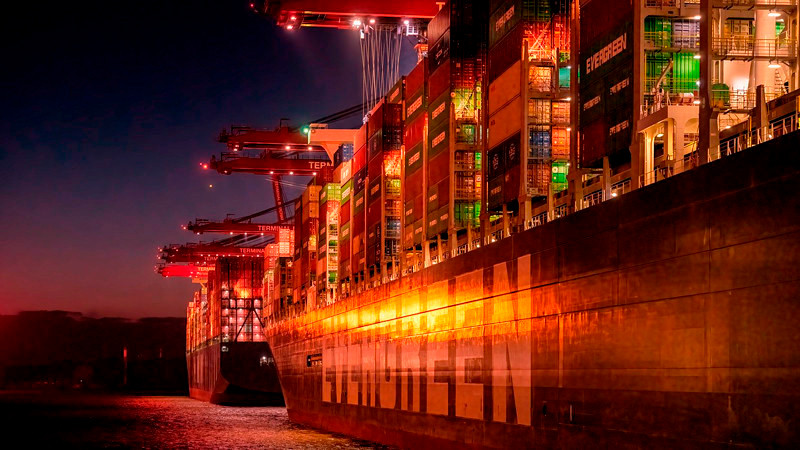Continúa guerra comercial, China sube a 125% aranceles a bienes de EEUU 