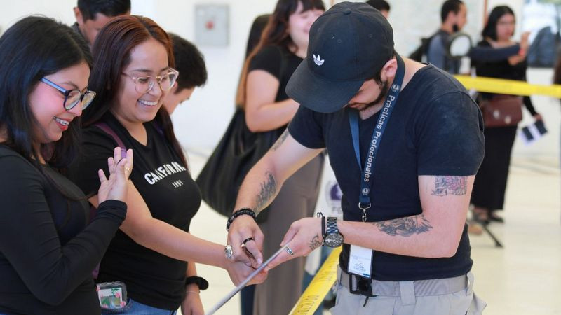 Recorren estudiantes de la UMSNH, la Fiscalía General del Estado de Michoacán para fortalecer su formación académica 