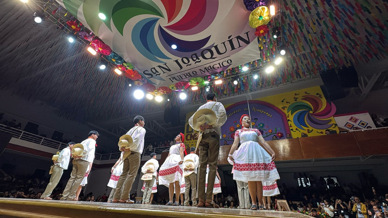 Está de fiesta la catderal del Huapango: San Joaquín, Querétaro 