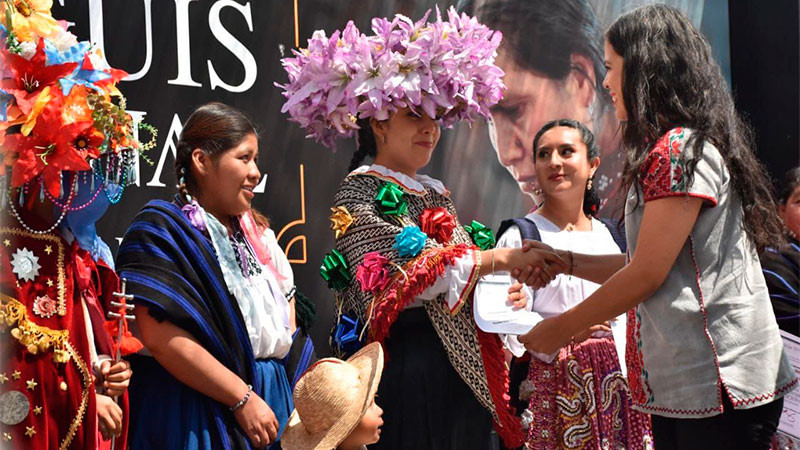 Michoacán reconoce labor por preservación de indumentaria tradicional 
