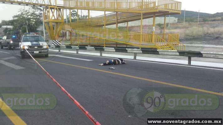 Auto “fantasma” arrolla y mata a una mujer en Zamora, Michoacán; hay un hombre herido - Foto 0 