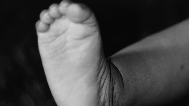 Muere bebé tras caerle una mujer encima en Apodaca Nuevo León 