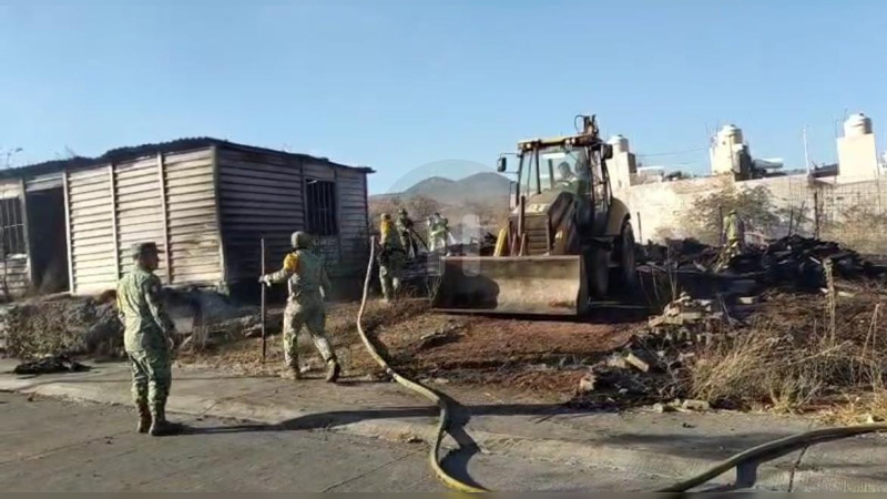 Se incendia predio baldío en Morelia, Michoacán