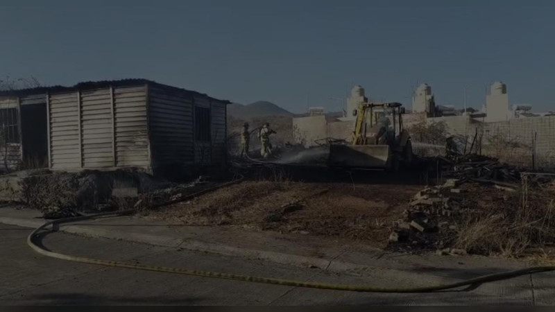 Se incendia predio baldío en Morelia, Michoacán