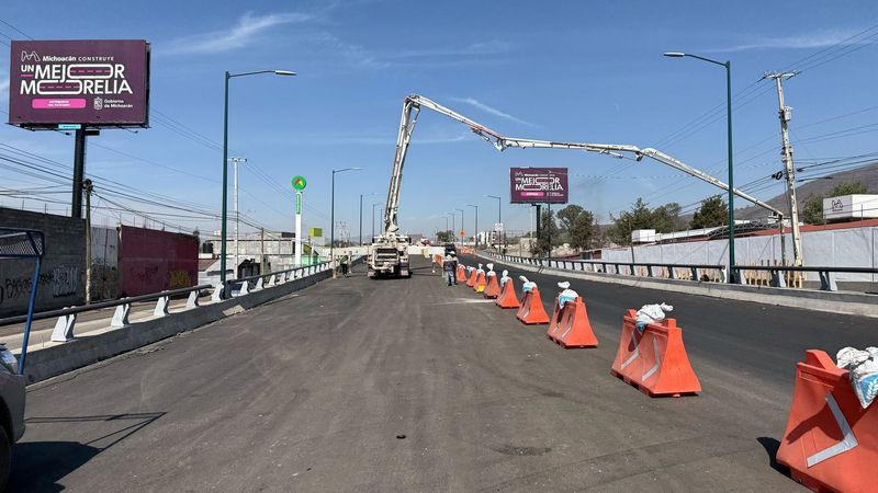  Por obras de drenaje y pavimentación, cierre de lateral en Paso Catrinas de Morelia, Michoacán 