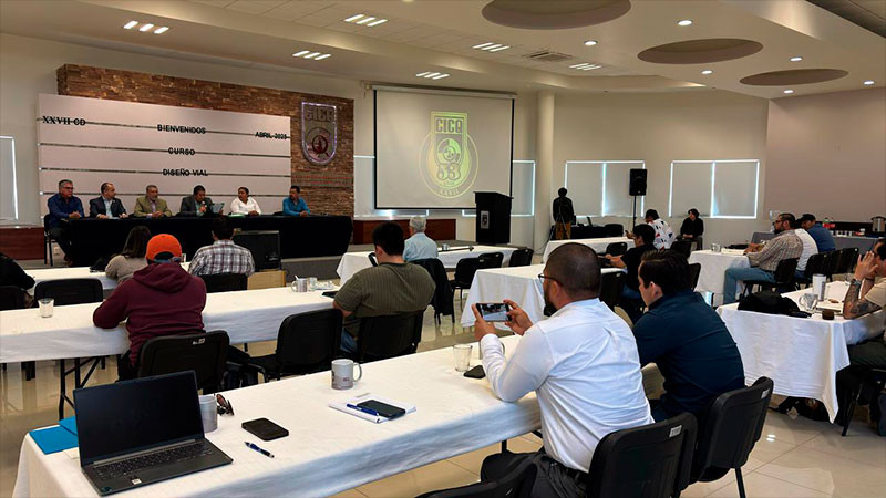 Dan curso de actualización a queretanos sobre diseño de vialidades seguras  