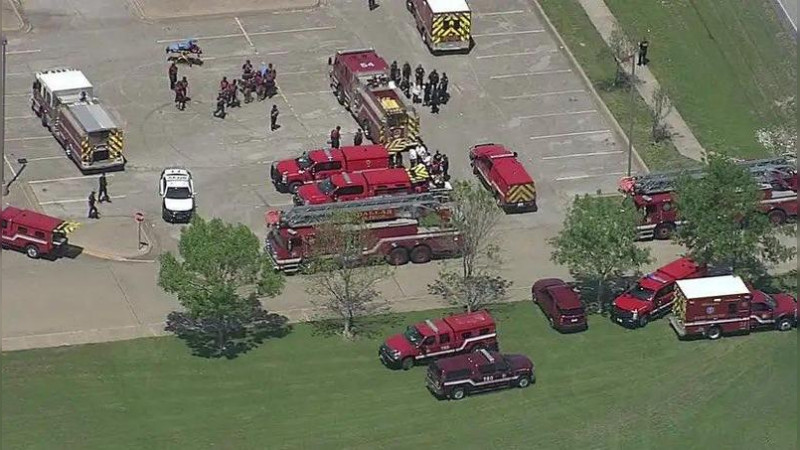 Tiroteo soprende a escuela secundaria de Dallas, Texas; hay al menos un herido 