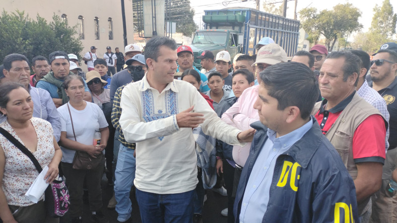 Comuneros de Pichátaro liberan la carretera Morelia-Pátzcuaro