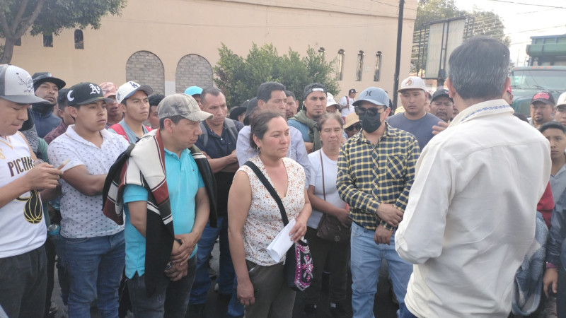 Comuneros de Pichátaro liberan la carretera Morelia-Pátzcuaro