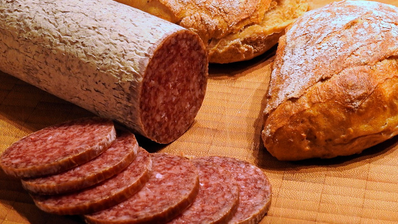 Reino Unido restringe entrada de carne y queso desde la UE; busca evitar propagación de fiebre aftosa 