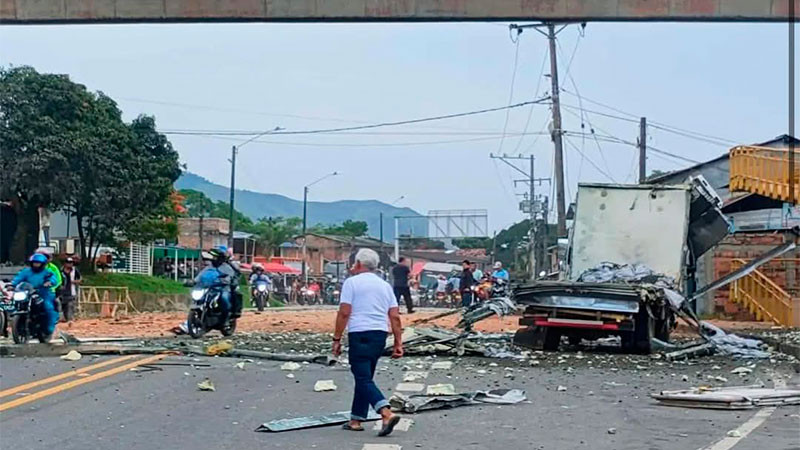 Explota camión lleno de explosivos en Colombia; hay un muerto y al menos 5 heridos 