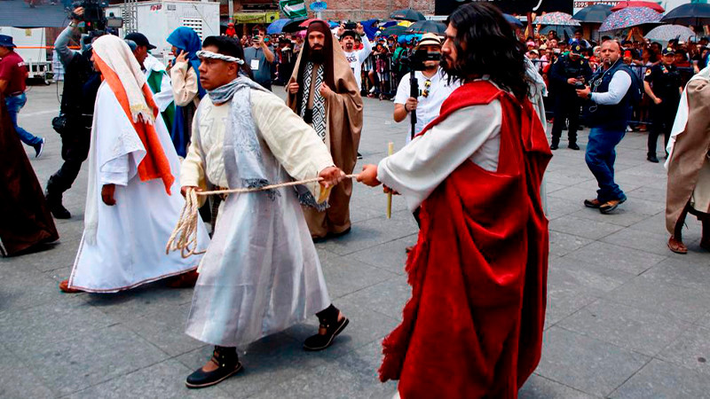 Al menos 100 mil personas presenciaron la representación de La Pasión de Cristo, en Iztapalpa 