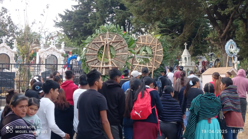 Dan último adiós a Carlos Eduardo, normalista asesinado en Michoacán 