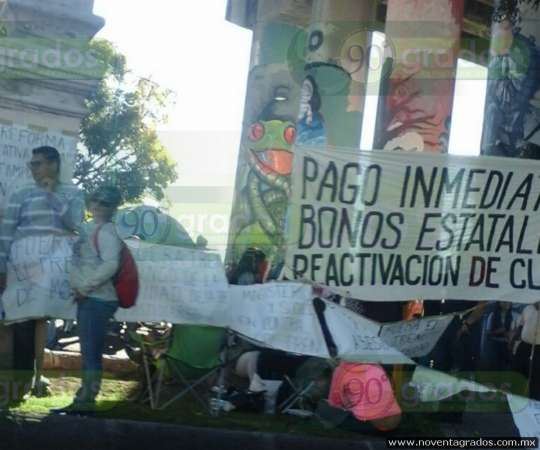 Tras disturbios, continúa CNTE y normalistas extendiendo manifestaciones en Michoacán - Foto 3 