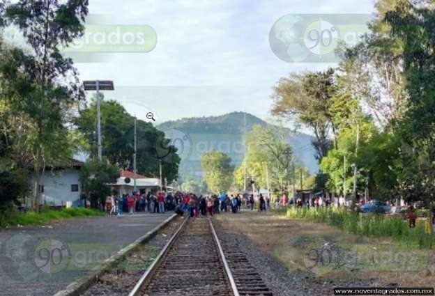 Tras disturbios, continúa CNTE y normalistas extendiendo manifestaciones en Michoacán - Foto 4 