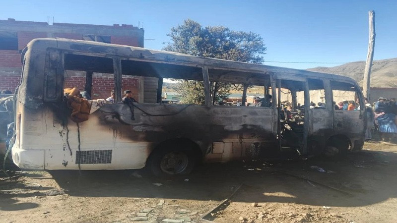 Explosión en autobús escolar deja cinco menores fallecidos en Uncía, Bolivia 