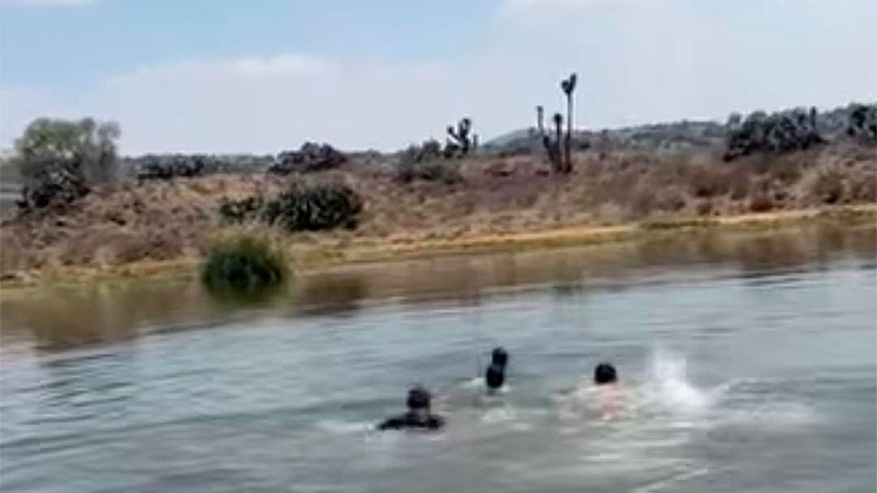 Rescatan a dos menores que casi se ahogan en represa de Zempoala, Hidalgo  