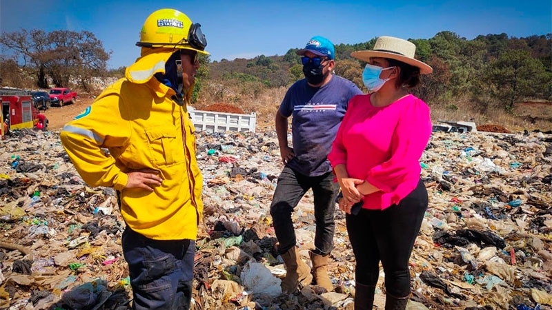 Gobierno de Quiroga atiende incendio en el basurero municipal con apoyo de brigadas 