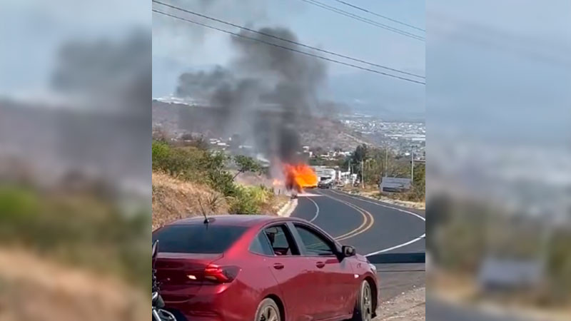 Se incendia camioneta repartidor de gas LP en Tocumbo, Michoacán; solo hubo daños materiales 
