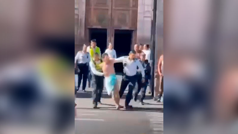 Detienen a hombre que ingresó desnudo a la Catedral de Morelia 