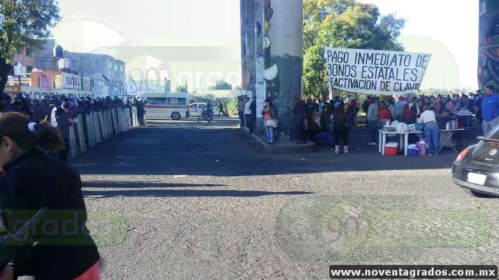 Protesta la CNTE en vías férreas de al menos cinco municipios de Michoacán 