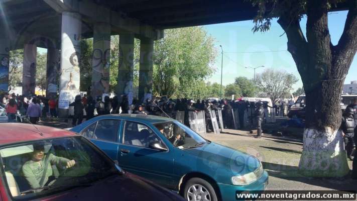 Liberan policías las vías del tren en Morelia - Foto 1 