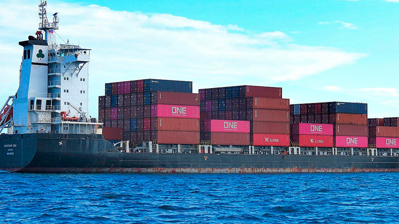 Guerra comercial con China "no es sostenible", admite secretario del Tesoro de EEUU 