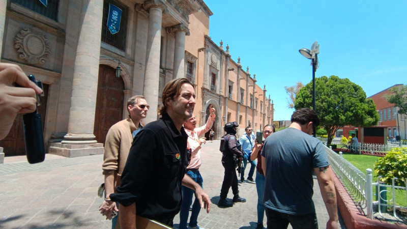 Luke Wilson se deslumbra con el legado histórico de Celaya durante su visita
