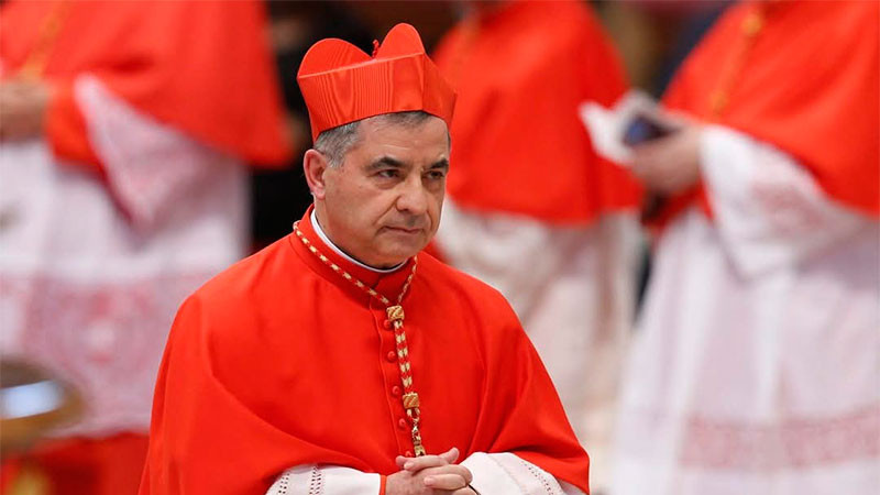 Insiste Angelo Becciu, cardenal destituido por Francisco, en participar en cónclave papal 