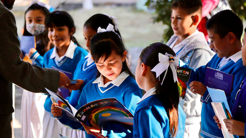 SEE lleva 450 mil libros y talleres a escuelas de Michoacán 