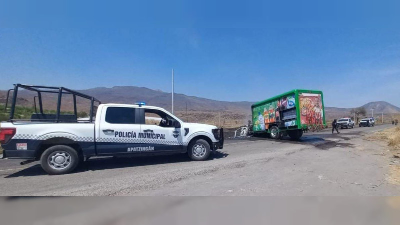 Hasta 16 bloqueos carreteros en pico de ola de violencia en Michoacán: Comienzan a liberar vialidades 