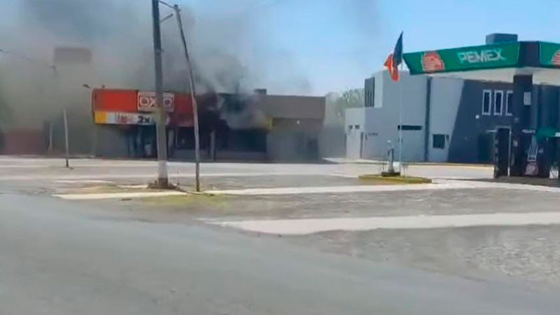 Activan código rojo en Michoacán tras bloqueos y quema de vehículos y Oxxos 