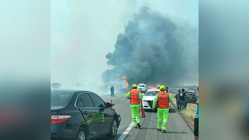 Por incendio forestal, se registran accidentes y se queman vehículos en carretera de Tamaulipas 