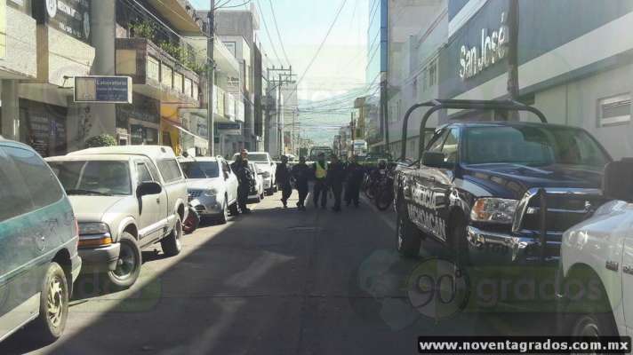 En Zamora, Michoacán, sujetos armados rondan hospital donde policías fueron internados - Foto 2 