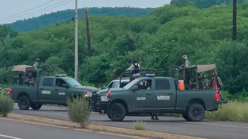 Caen 5 miembros de célula criminal en Sinaloa; les aseguran arsenal, municiones y vehículo robado 