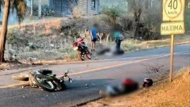 ¿Las motos rodando se encuentran?; motociclistas chocan de frente en la Tenencia Morelos de Morelia 