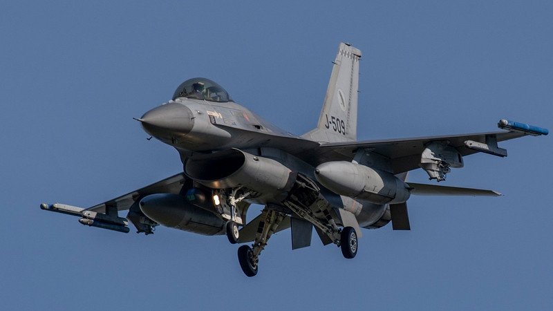 Italia desplegará jets de combate y un destructor durante funeral del papa Francisco 